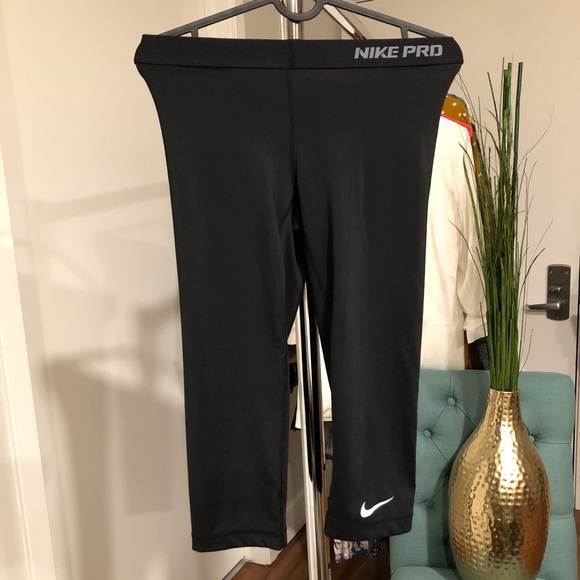 Nike Pants - Nike Pro Dri-Fit Cropped Workout Leggings